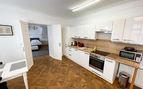 U Obecniho Dvora - Old Town Apartment